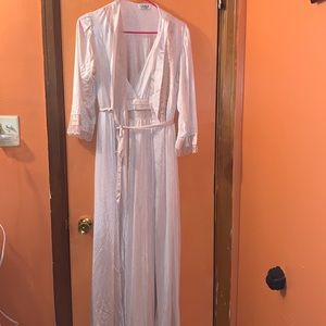 Gilead Robe n Gown Sleepwear Set Size M EUC